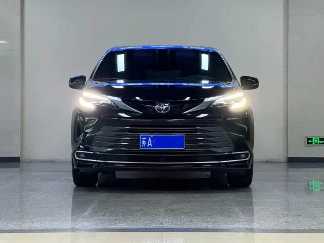 Toyota Sienna — Фото автомобиля 2