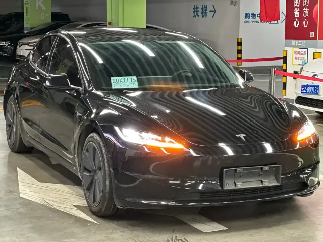 Tesla Model 3 — Фото автомобиля 3