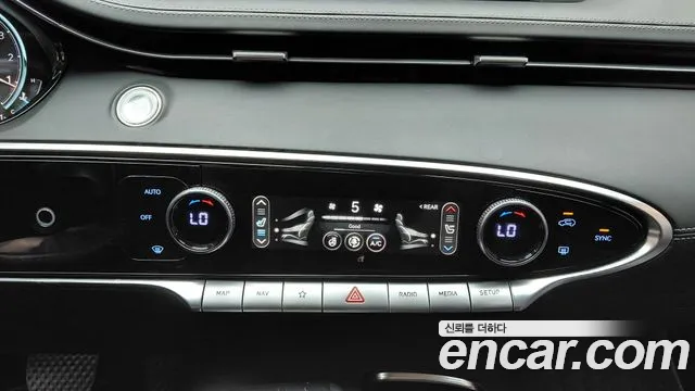 Genesis GV70 — Фото автомобиля 17