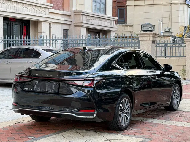 Lexus ES — Фото автомобиля 9