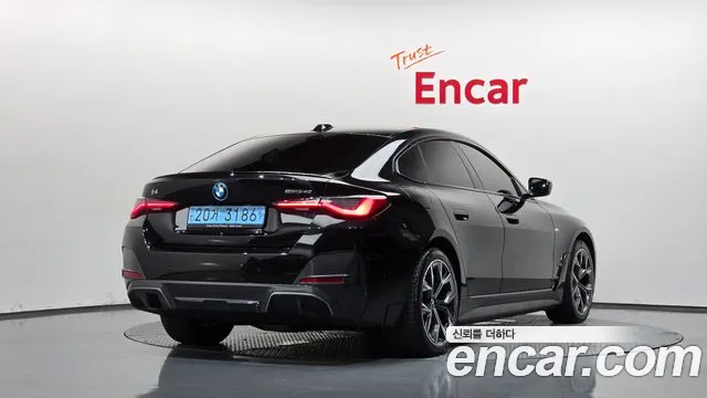 BMW i4 — Фото автомобиля 2