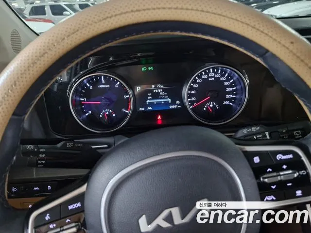 Kia Carnival Generation 4 — Фото автомобиля 8