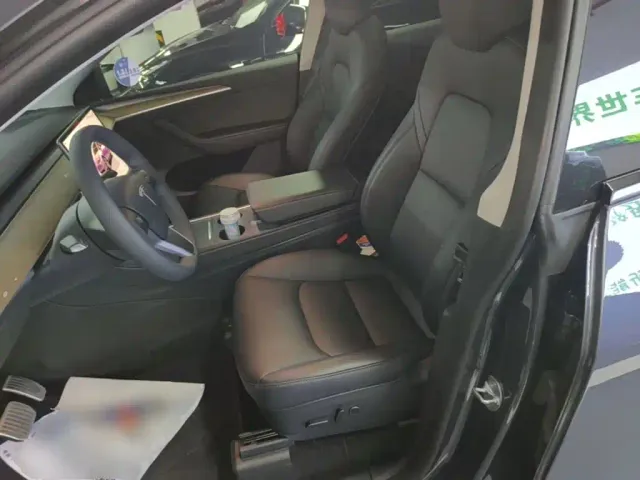Tesla Model Y — Фото автомобиля 14