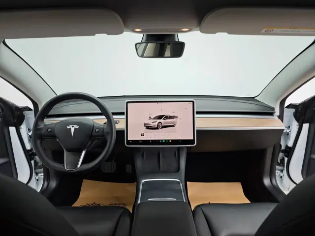 Tesla Model 3 — Фото автомобиля 17