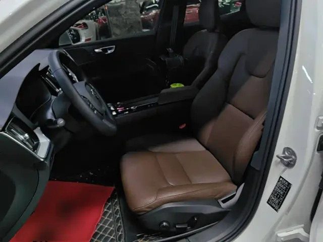 Volvo S60 — Фото автомобиля 14