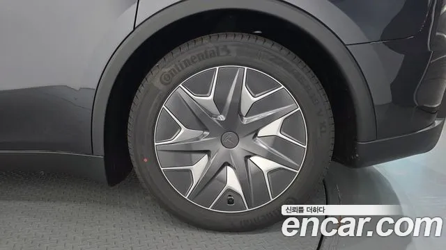 Tesla Model Y — Фото автомобиля 6