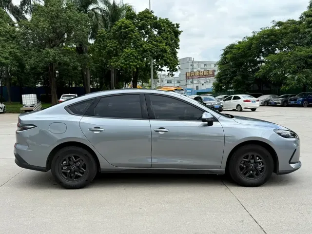 BYD Seal 05 DM-i — Фото автомобиля 17