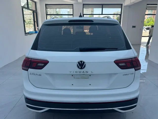 Volkswagen Tiguan L — Фото автомобиля 6
