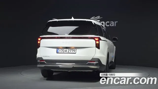 Kia Carnival Generation 4 — Фото автомобиля 4