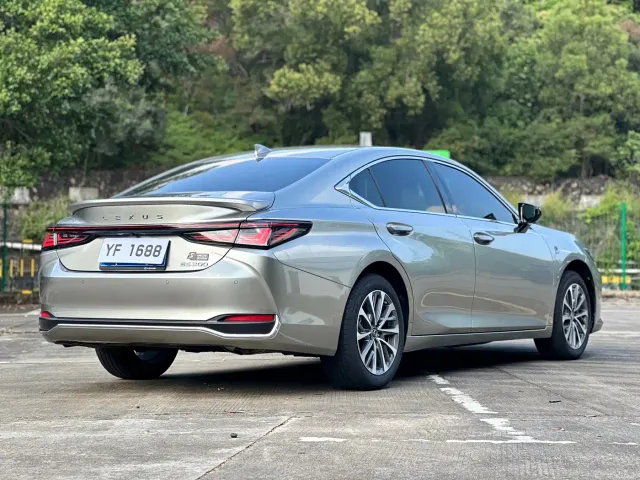 Lexus ES — Фото автомобиля 5
