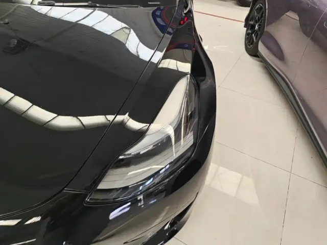 Tesla Model 3 — Фото автомобиля 23