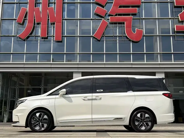 JAC Refine RF8 PHEV — Фото автомобиля 6