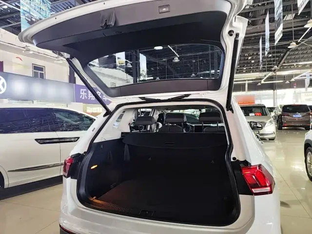 Volkswagen Tiguan L — Фото автомобиля 14