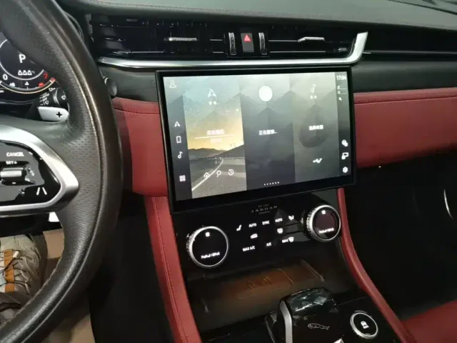 Jaguar XFL — Фото автомобиля 12