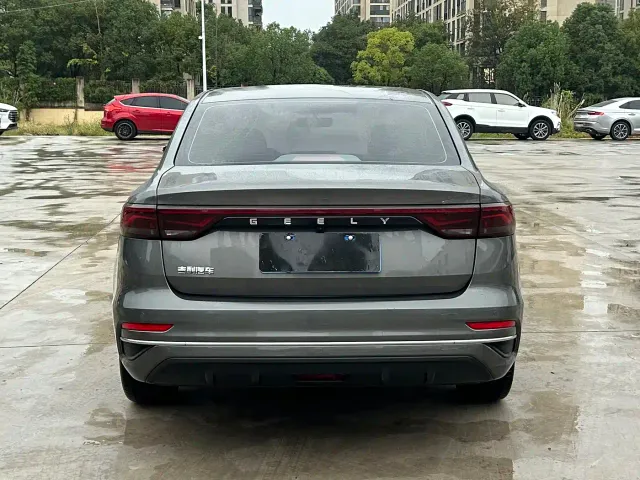 Geely Emgrand — Фото автомобиля 6