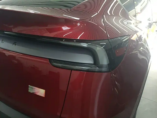 Tesla Model Y — Фото автомобиля 7