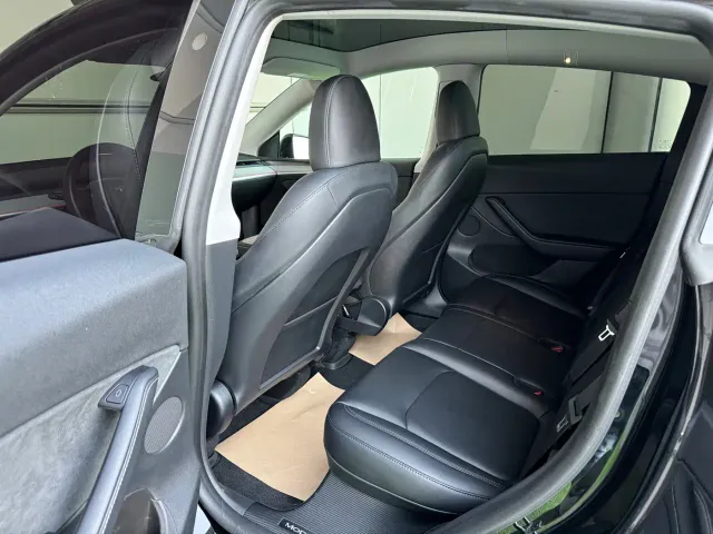 Tesla Model Y — Фото автомобиля 5