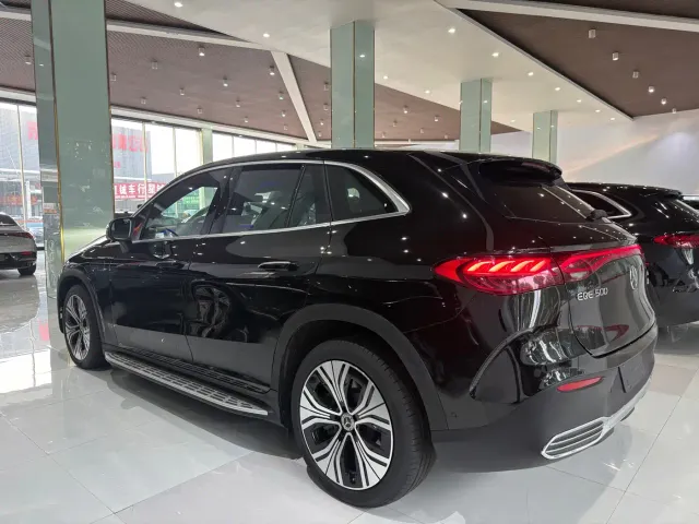 Mercedes-Benz EQE SUV — Фото автомобиля 10