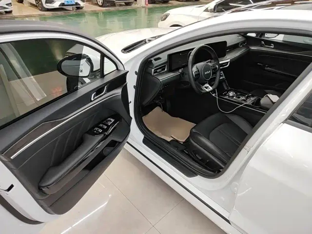 Kia K5 — Фото автомобиля 15