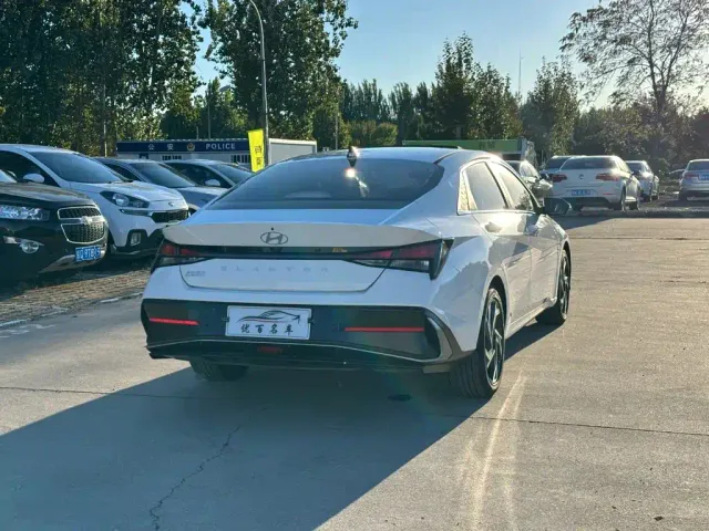 Hyundai Elantra — Фото автомобиля 6