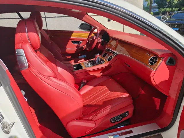 Bentley Continental — Фото автомобиля 6