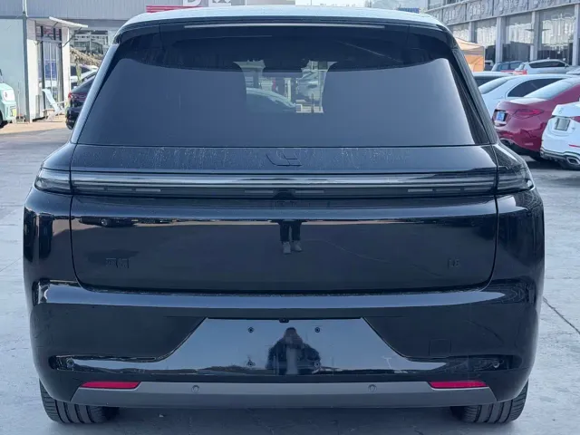 Li Auto L8 — Фото автомобиля 8
