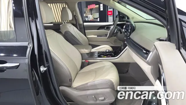 Kia Carnival Generation 4 — Фото автомобиля 10