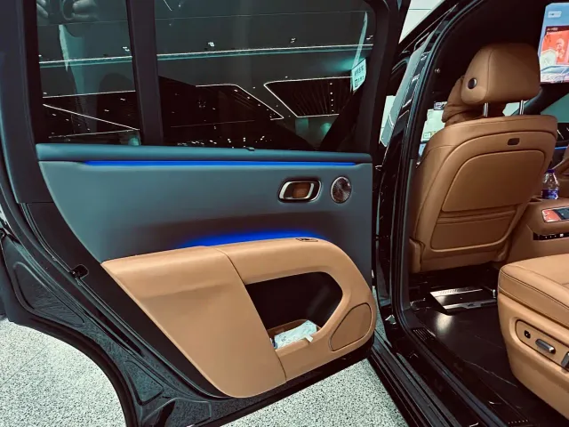 Li Auto i8 — Фото автомобиля 14