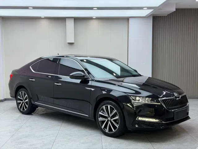 Skoda Superb — Фото автомобиля 3