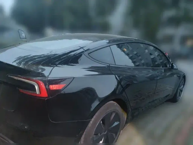 Tesla Model 3 — Фото автомобиля 6