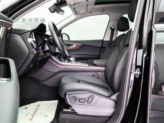 Audi Q7 — Фото автомобиля 11