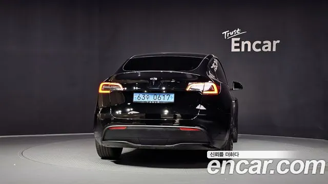 Tesla Model Y — Фото автомобиля 4