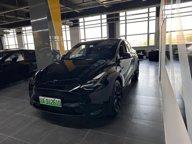 Фотография автомобиля — Tesla Model Y