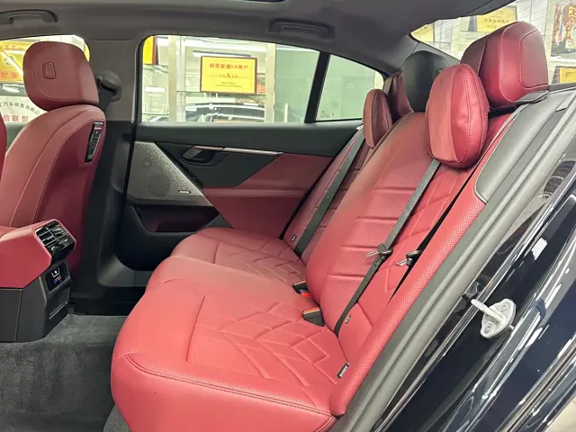 BMW 5 Series — Фото автомобиля 8