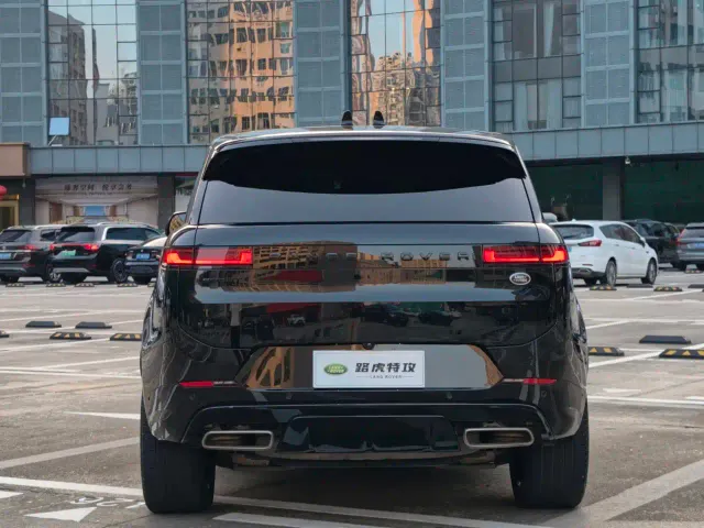 Land Rover Range Rover Sport — Фото автомобиля 11