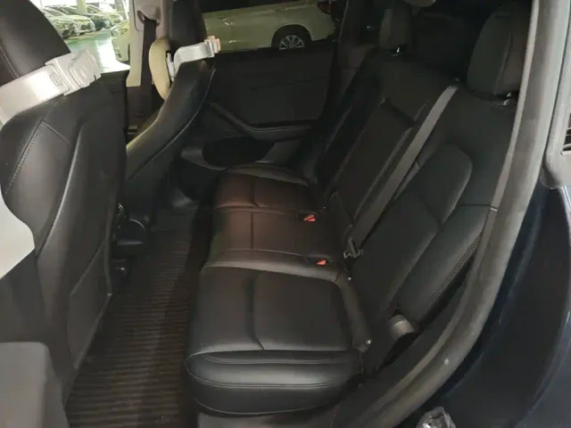 Tesla Model Y — Фото автомобиля 16