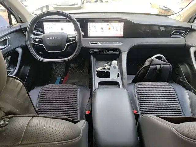 Roewe D7 — Фото автомобиля 9