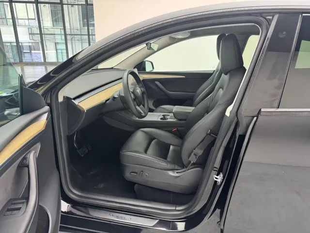 Tesla Model Y — Фото автомобиля 5