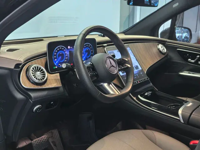 Mercedes-Benz EQE SUV — Фото автомобиля 11