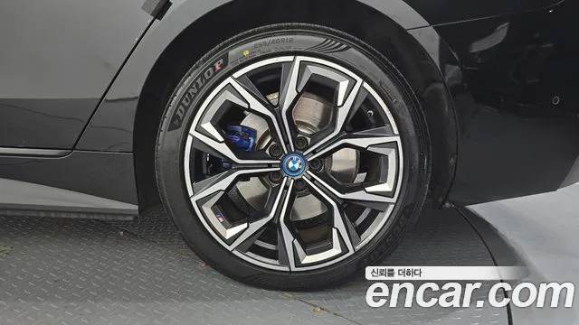 BMW i4 — Фото автомобиля 6