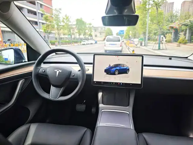 Tesla Model Y — Фото автомобиля 4