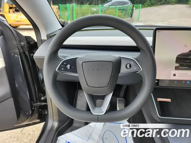 Tesla Model Y — Фото автомобиля 10