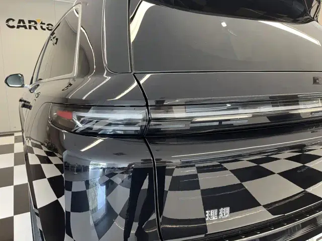 Li Auto L8 — Фото автомобиля 10