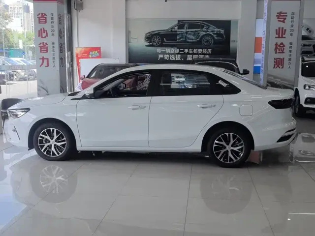 Geely Emgrand — Фото автомобиля 3