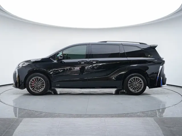 Toyota Sienna — Фото автомобиля 5