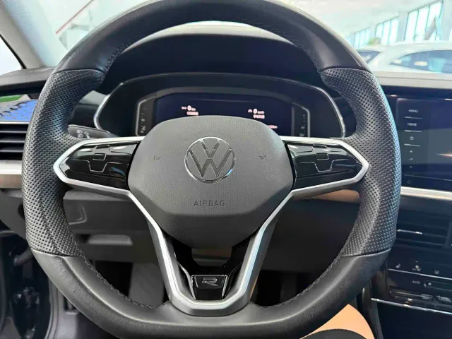 Volkswagen Passat — Фото автомобиля 10