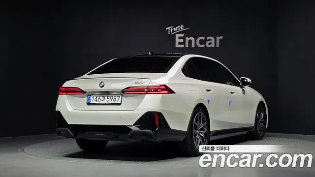 BMW 5-Series — Фото автомобиля 2