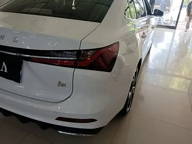 Roewe i5 — Фото автомобиля 7