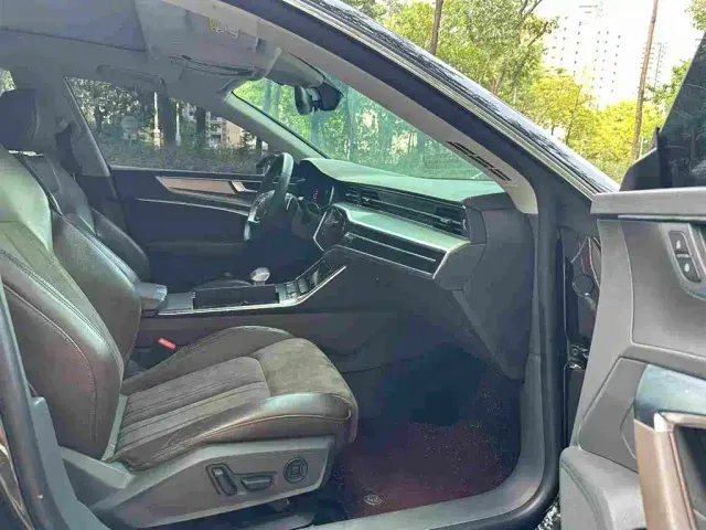 Audi A7L — Фото автомобиля 8