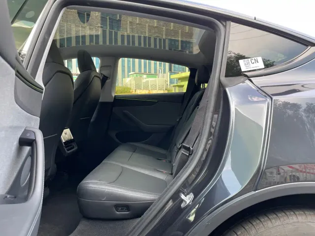Tesla Model Y — Фото автомобиля 14